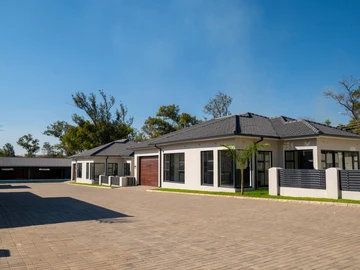 6 Unit Townhouse Complex