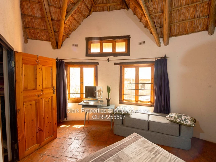 Country Living In The City (Sole Mandate)