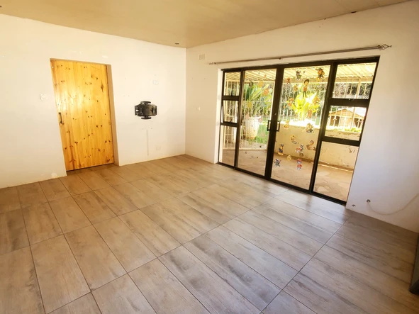 Eastlea Spacious Property with Cottage ,1,555sqm