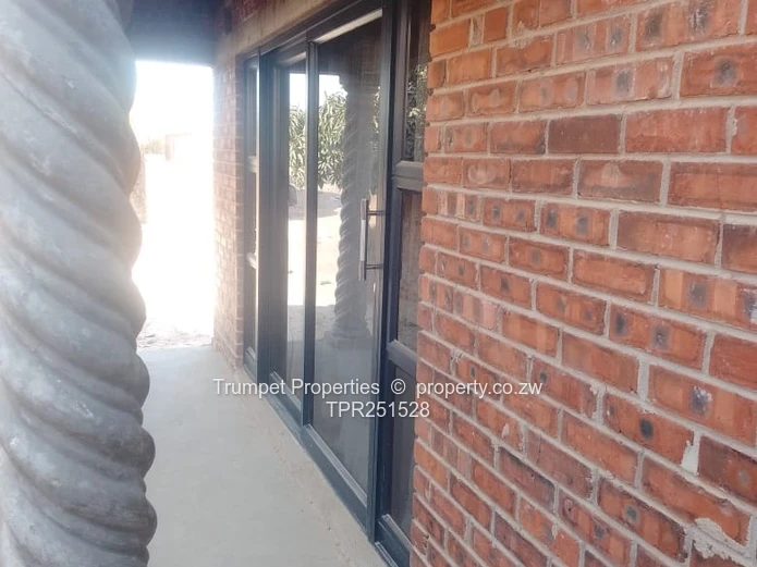 6 Bedroom House in Stoneridge For Sale