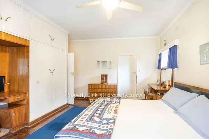 Timeless Family Home On 1 Acre With Borehole (Sole Mandate)