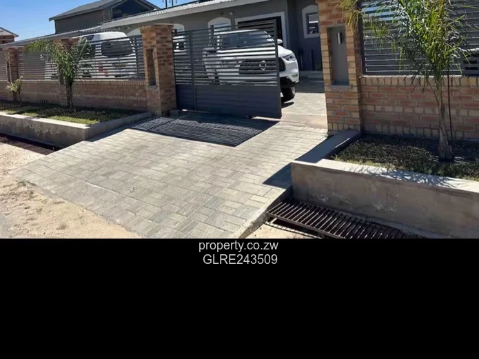 Modern Furnished 5-Bed Arlington Home — Borehole & Driveway