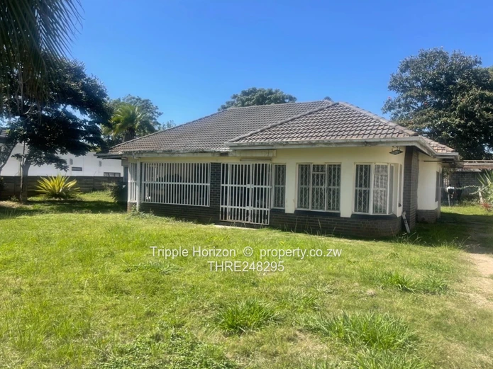 Sunny 5-Bed Pomona Bungalow on 2,100m² with Borehole