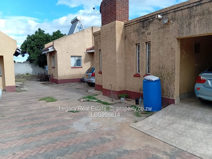 4-Bed Zimre Park House — Fitted Kitchen, Garden & Garage