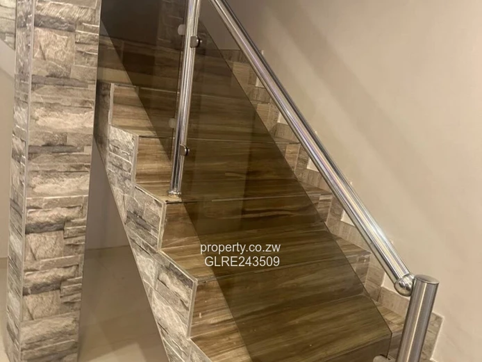 Modern Furnished 5-Bed Arlington Home — Borehole & Driveway