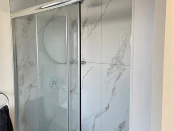 2 Bedroom Flat & Apartment