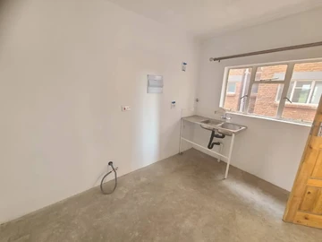 2 Bedroom Flat & Apartment