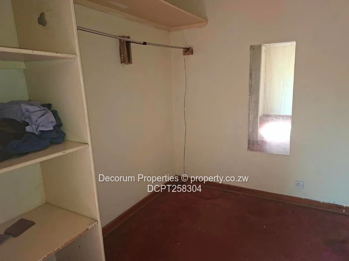 Highlands 5-Bed Home — Borehole, Garden & Fireplace