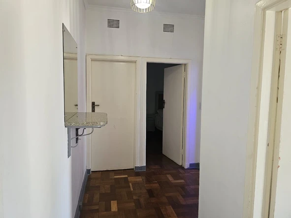 2 Bedroom Flat & Apartment