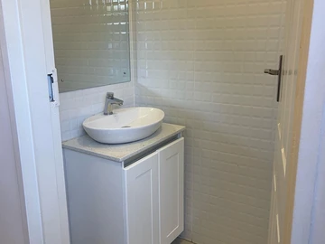 4 Bedroom Flat & Apartment