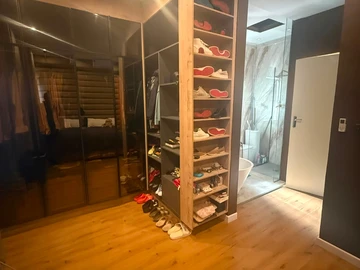 3 Bedroom Flat & Apartment