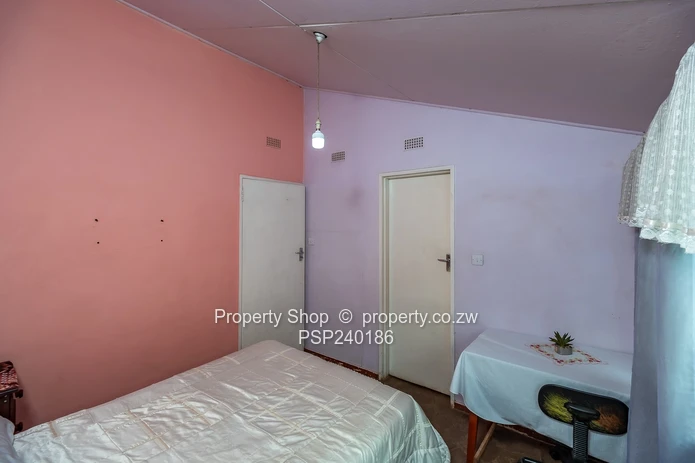 Fully Furnished 3 Bedrooms Garden Flat