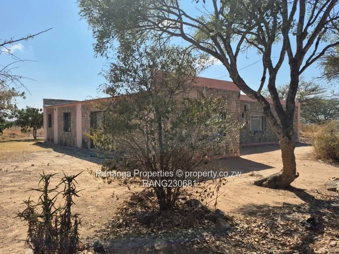 Sunninghill – Spacious 5-Bedroom Home on 1 Acre