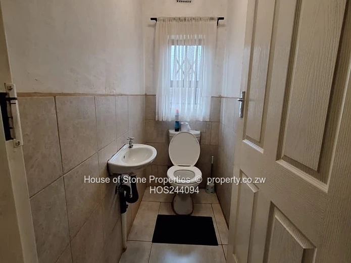 Spacious 5 Bedroom Family Home in Mazowe 