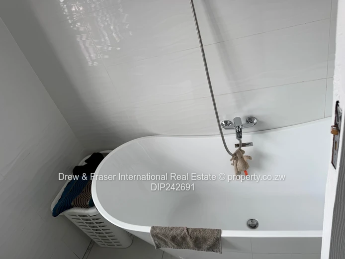 Mabvazuva phase 1 house 4 beds available for rent $750