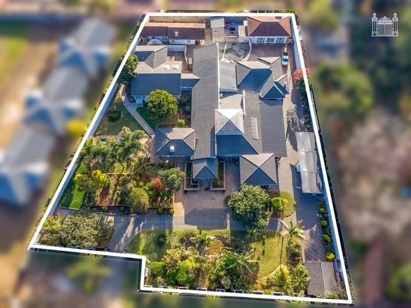10 Bedroom House