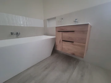 3 Bedroom Flat & Apartment
