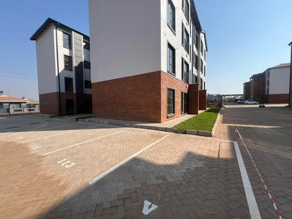 2 Bedroom Flat & Apartment