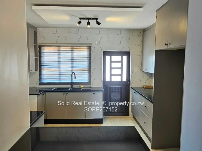 Modern 3-Bed, 2-Bath Flat in Tynwald — Borehole