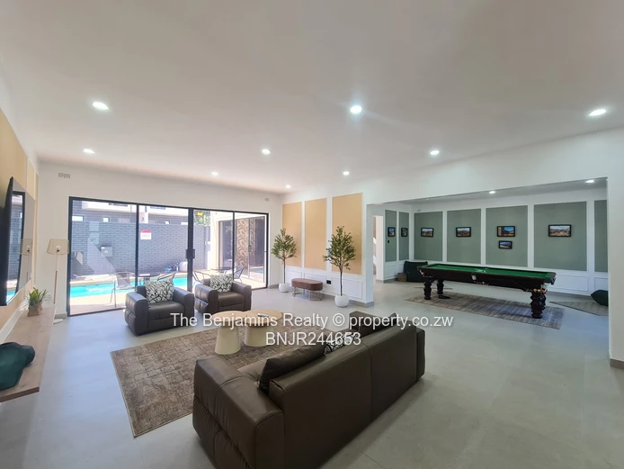 Modern 2-Bed Strathaven Duplex - Pool & Borehole