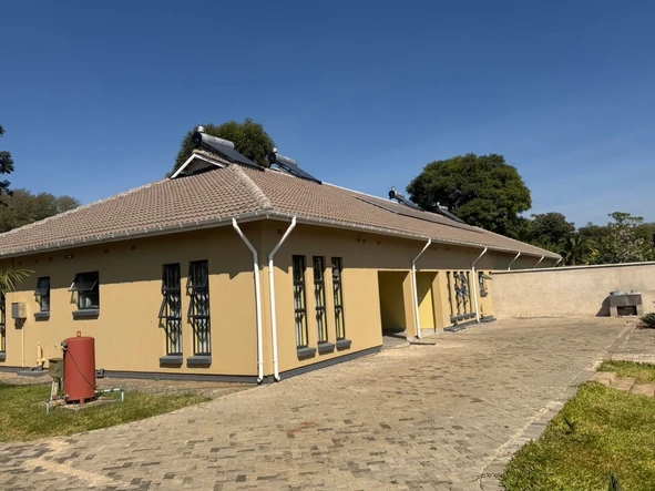 4 Bedroom Flat & Apartment