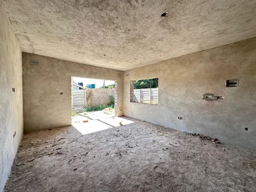 2 Bedroom Flat & Apartment