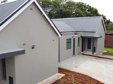 3 Bedroom Flat & Apartment