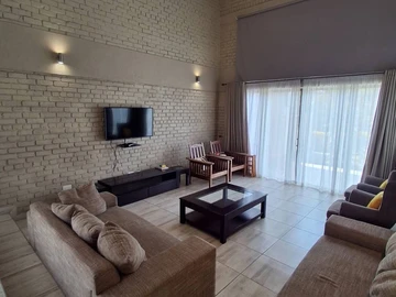 3 Bedroom Flat & Apartment