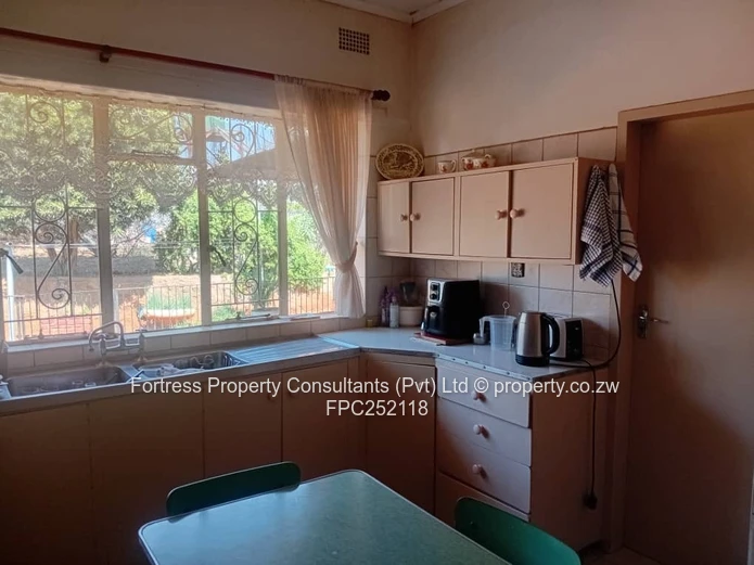 Spacious 3-Bed Home on 9 136m² with Massive Re-Development Potential