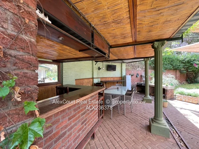 Beautifully Built House In Avondale West