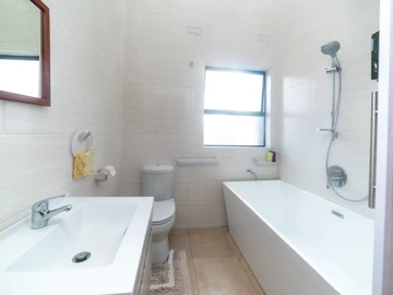 3 Bedroom Flat & Apartment