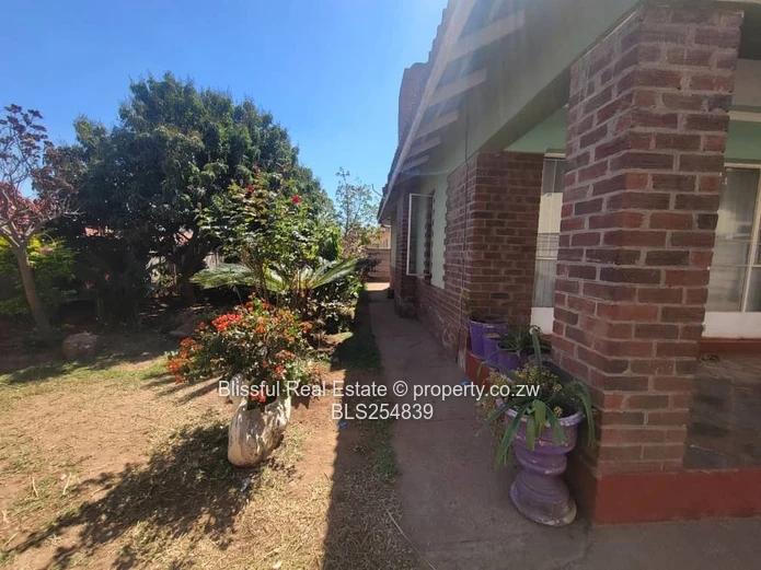 4 bedroom house for sale in Marimba 