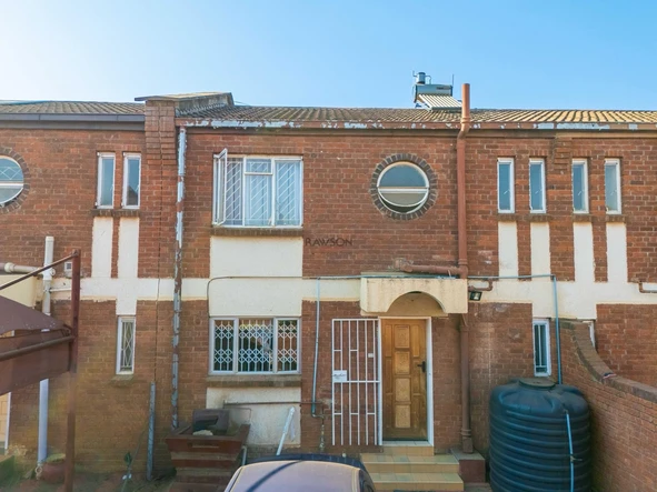 3 Bedroom Flat & Apartment