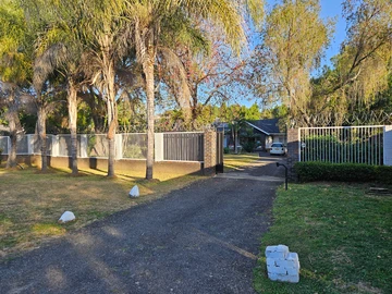 Fully Furnished Executive Home!