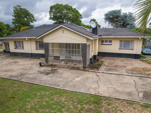 4 bedroom house on 1 Acre