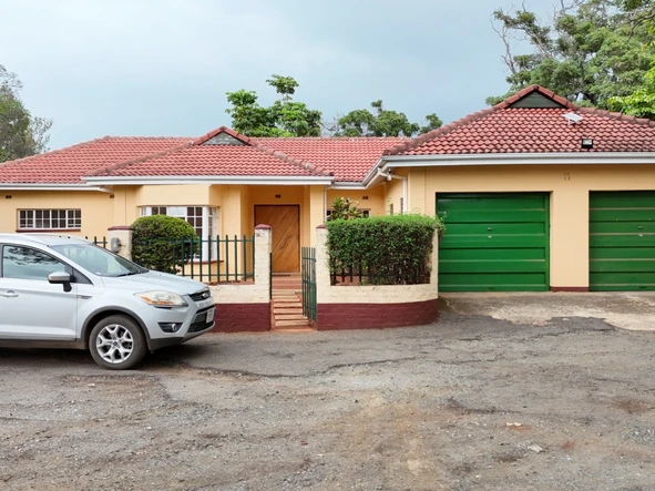 4 Bedroom Flat & Apartment