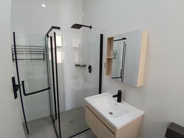 2 Bedroom Flat & Apartment