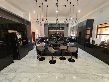 6 Bedroom House