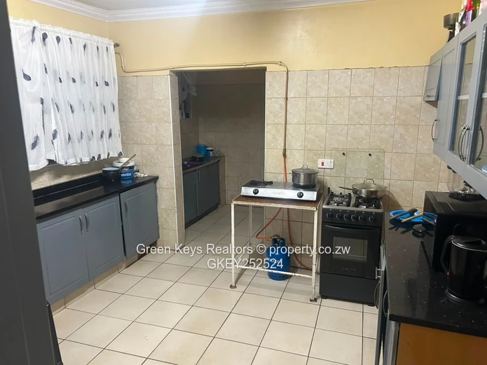 Zimre Park 4 beds to rent, in very good condition