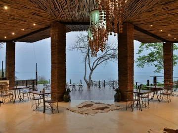 Hotel & Lodge