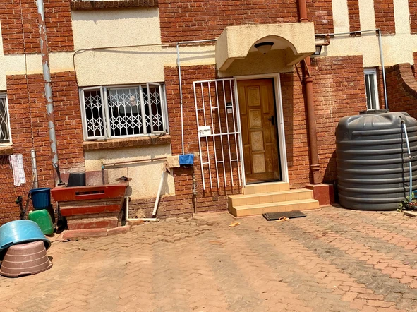 3 Bedroom Flat & Apartment