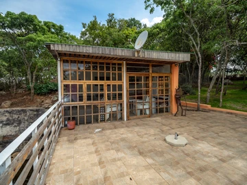 Farm & Agricultural Land