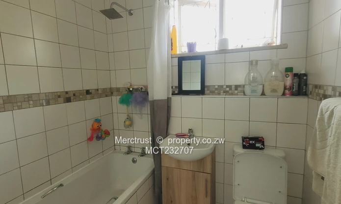 Immaculate duplex garden flat! (Sole Mandate)