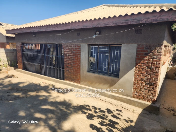 Street-Facing Brick 4BR in Seke — Water Tank & Solar