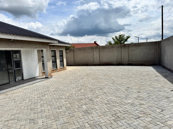 3 Bedroom Flat & Apartment