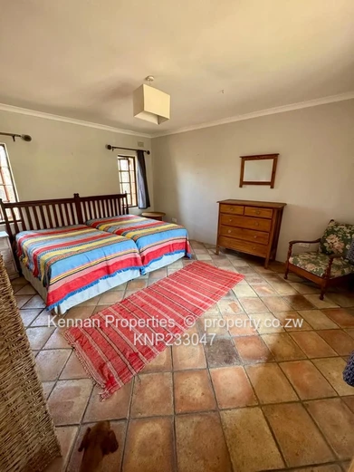 Charming Cottage In Helensvale - Semi Furnished