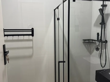 4 Bedroom Flat & Apartment