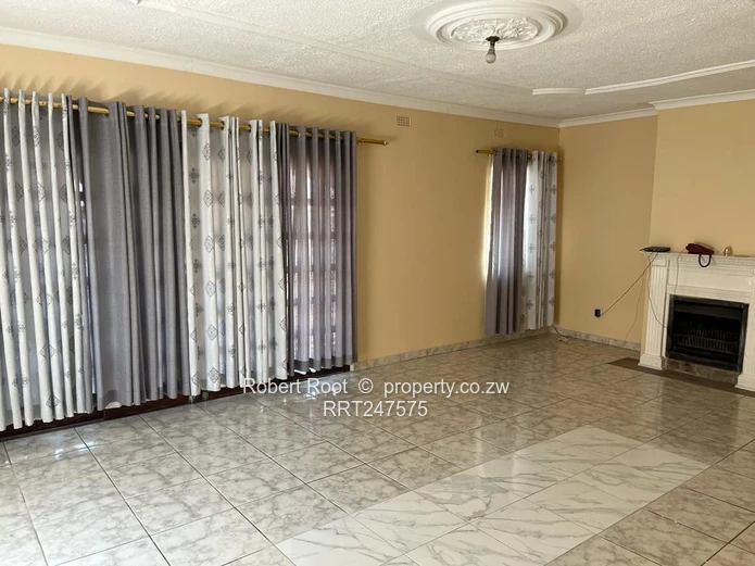 4 bed family home in Zimre Park