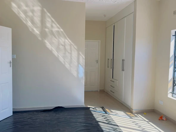 4 Bedroom Flat & Apartment