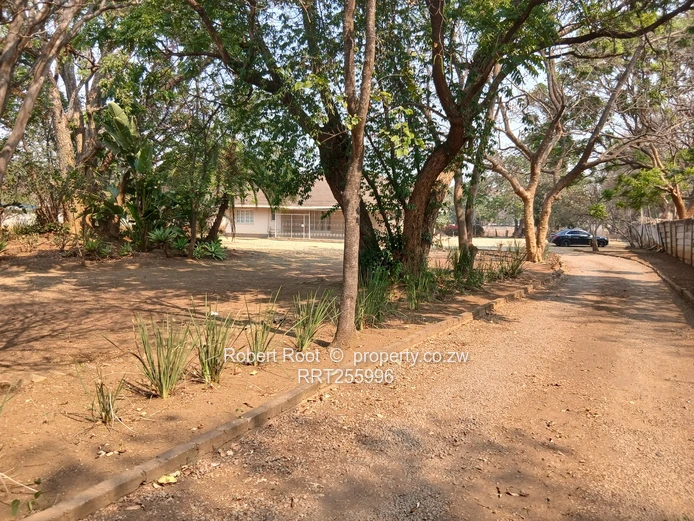 Harare Drive Frontage: 8239 sqm with a 4-Bed Home (Sole Mandate)